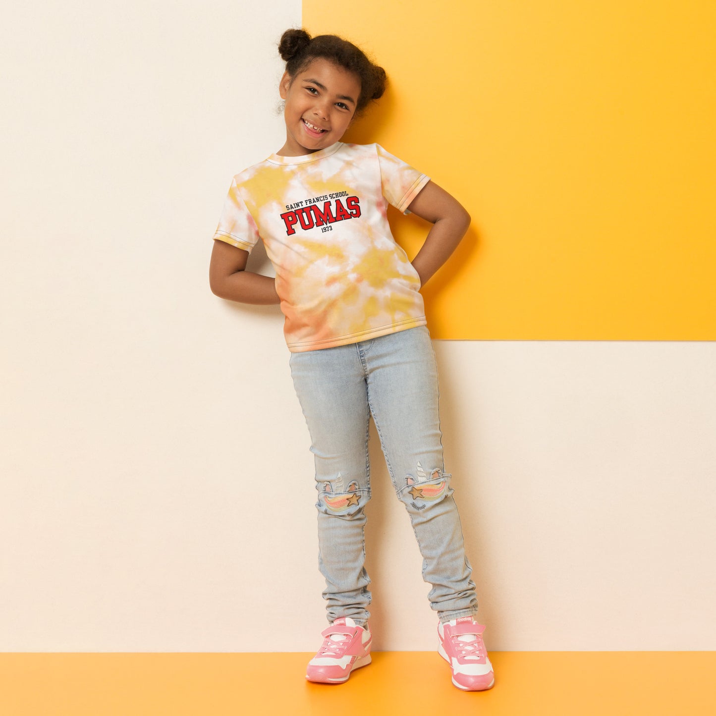 Kids crew neck t-shirt yellow tie dye with red logo